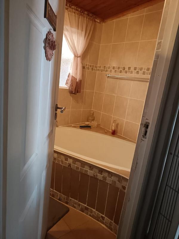 5 Bedroom Property for Sale in Fairbridge Heights Eastern Cape